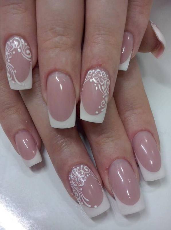 Французский маникюр с рисунком